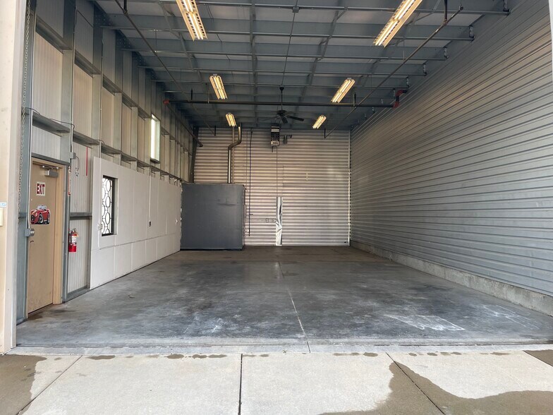 More Photos Of 18596 Longs Way, Parker Warehouse For Lease