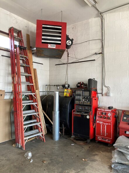 More Photos Of 905 Dundalk Ave, Baltimore Auto Dealership For Sale