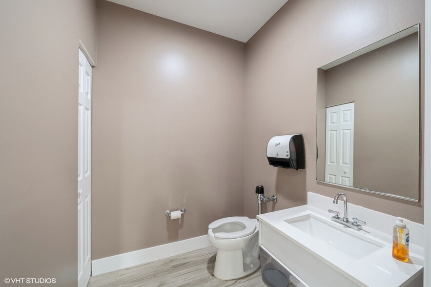 More Photos Of 3333 20th St, Vero Beach Medical For Sale