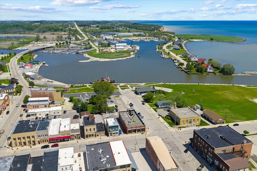 More Photos Of 203 Ellis St, Kewaunee Office For Sale