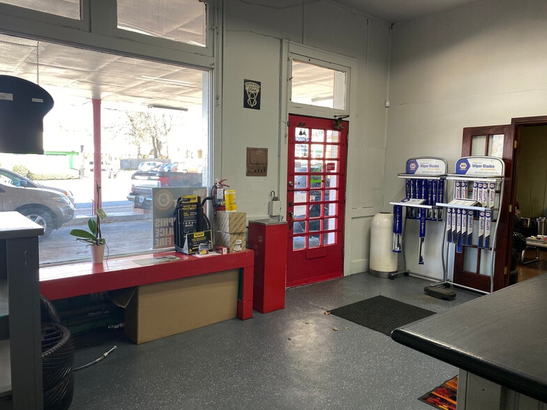 More Photos Of 2189 Central Ave, Memphis Auto Repair For Lease