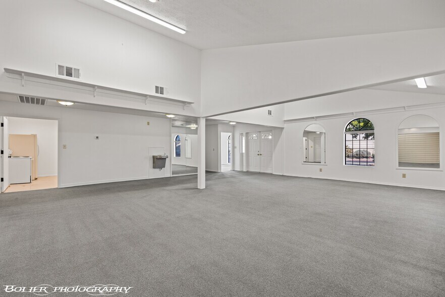 More Photos Of 320 E Old Mill Rd, Mesquite Office For Sale