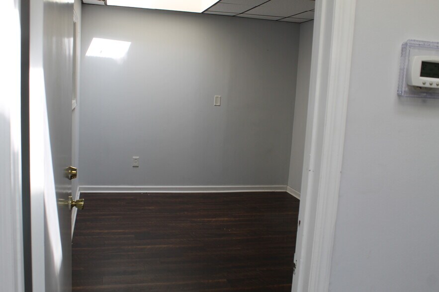 More Photos Of 3321 Doris Ave, Ocean Unknown For Lease