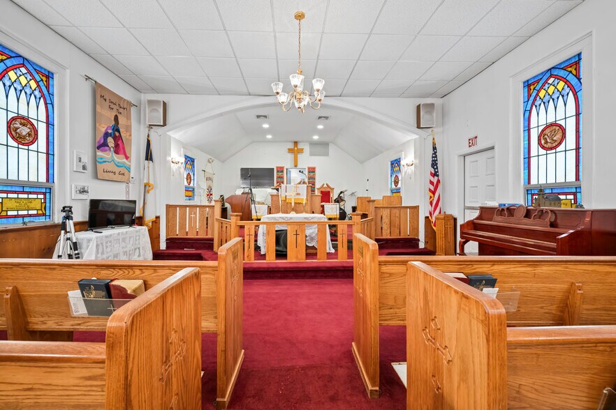 More Photos Of 109 Roslyn Rd, Roslyn Heights Religious Facility For Lease