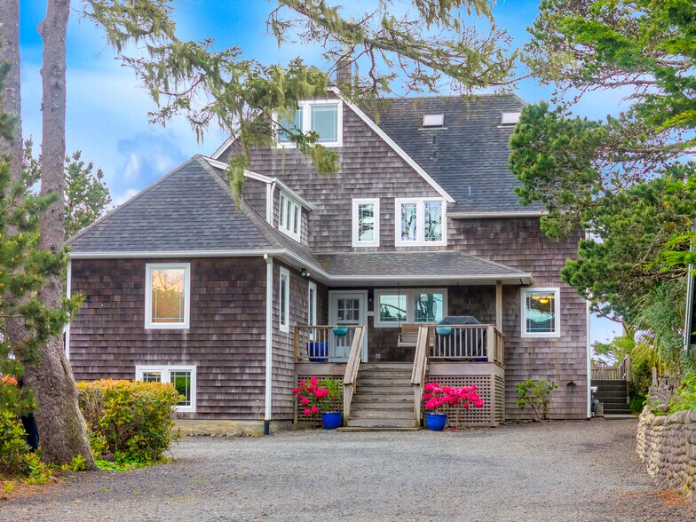 More Photos Of 1021 Promenade, Seaside Specialty For Sale