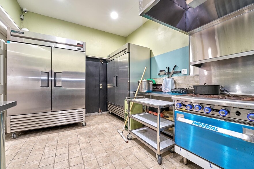 More Photos Of 824 Venice Blvd, Los Angeles Religious Facility For Sale