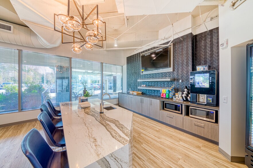 More Photos Of 780 Johnson Ferry Rd NE, Atlanta Office For Lease