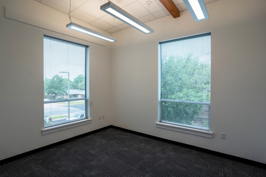 More Photos Of 2210 Western Trails Blvd, Austin Office For Sale
