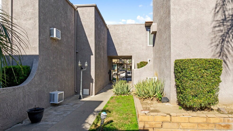 More Photos Of 141 E 42nd St, San Bernardino Apartments For Sale