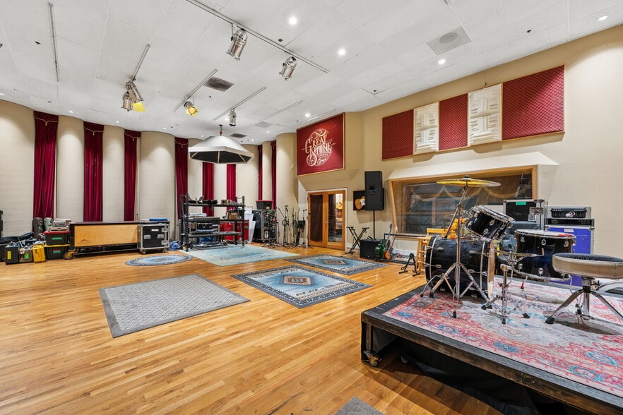 More Photos Of 825-829 27th Ave, Oakland Manufacturing For Sale