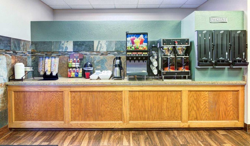 More Photos Of 3215 W 76 Country Blvd, Branson Hotel For Sale