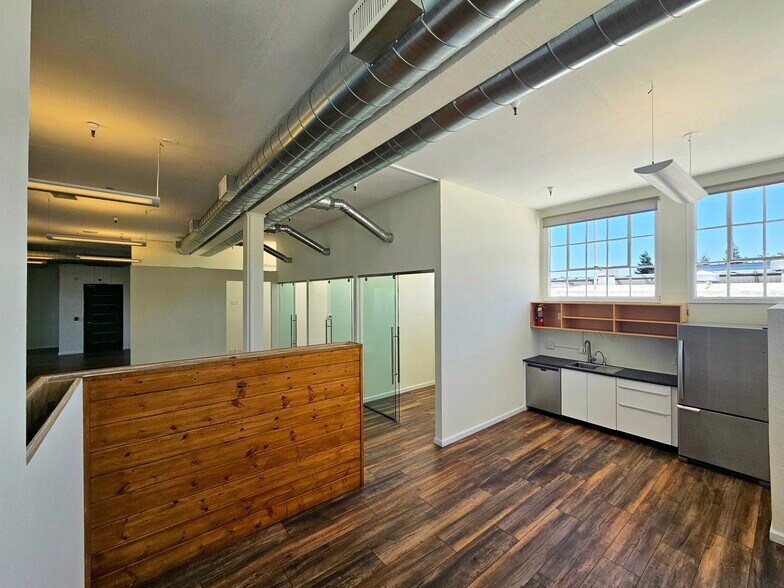 More Photos Of 1311-1425 63rd St, Emeryville Distribution For Lease