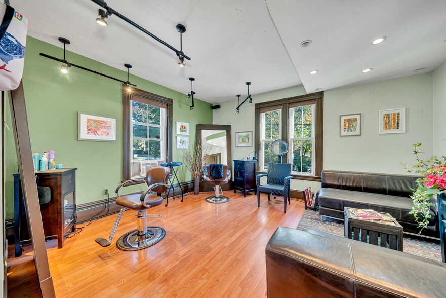 More Photos Of 68 Park St, Andover Office For Sale