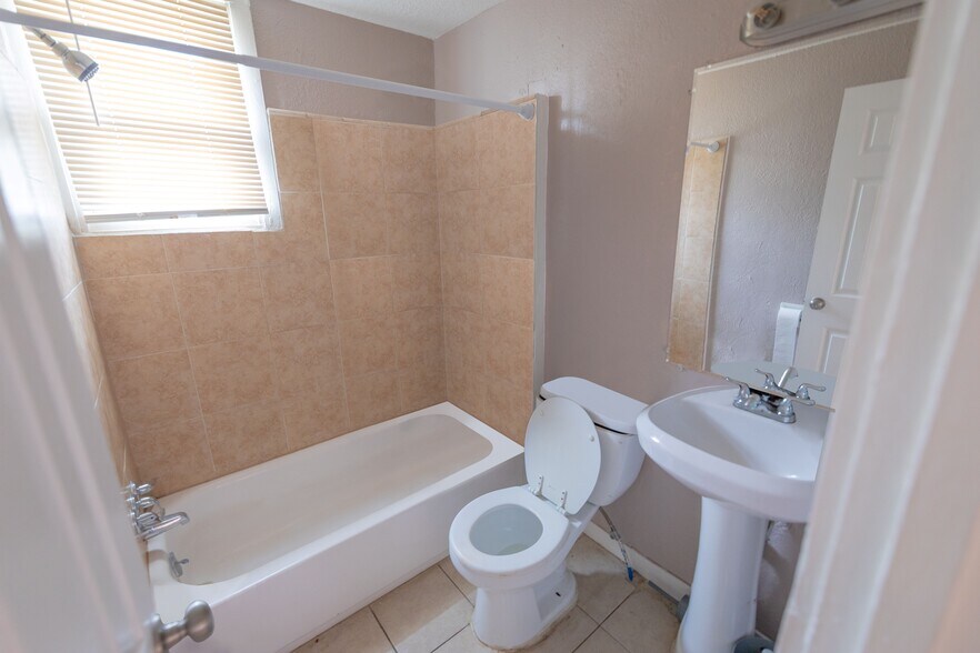 More Photos Of 412-422 Arrawanna St, Colorado Springs Apartments For Sale