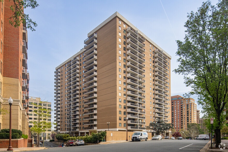 Primary Photo Of 3800 Fairfax Dr, Arlington Apartments For Sale