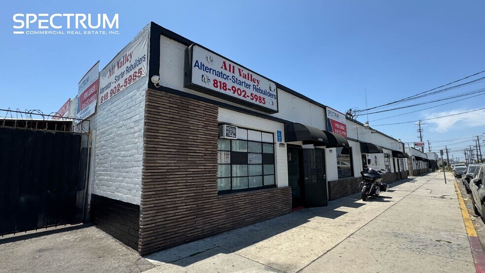 More Photos Of 14516-14524 Arminta St, Panorama City Warehouse For Lease