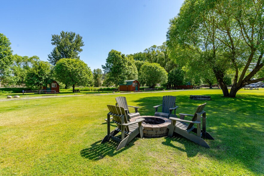 More Photos Of 8 W Curlew Lake Rd, Republic Self Storage For Sale