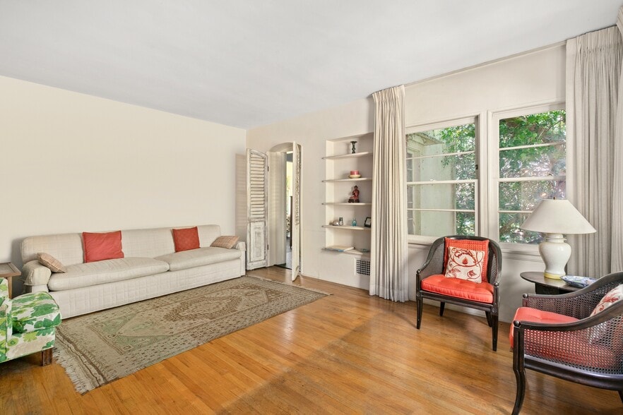 More Photos Of 8570 Holloway Dr, West Hollywood Multifamily For Sale