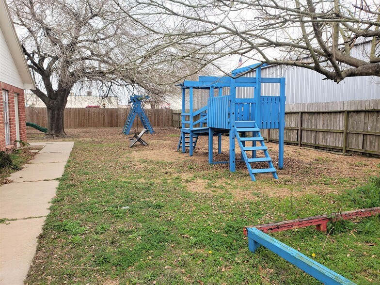 More Photos Of 13233 W Little York Rd, Houston Daycare Center For Lease