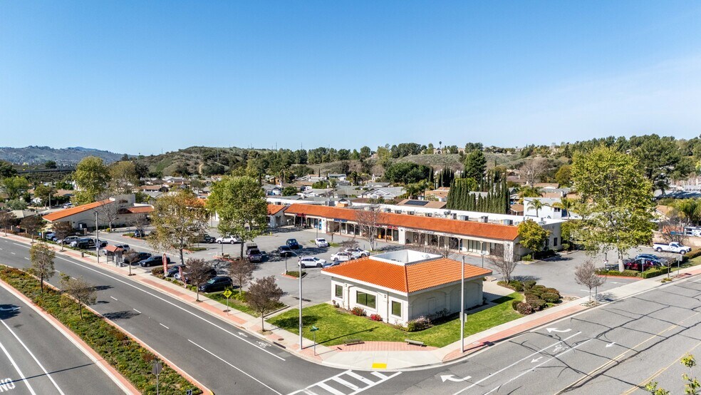 More Photos Of 14711 Princeton Ave, Moorpark Freestanding For Sale