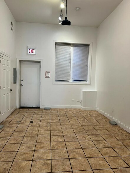 More Photos Of 1403-1411 W Irving Park Rd, Chicago Apartments For Lease