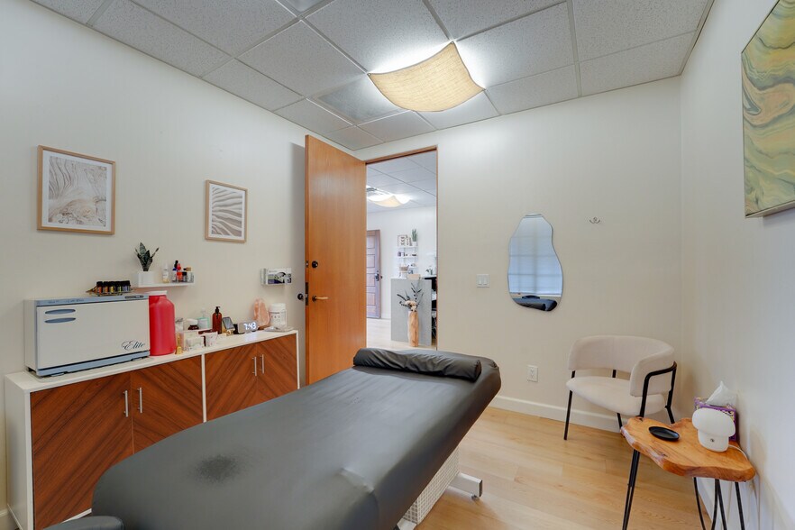 More Photos Of 4405 Manchester Ave, Encinitas Office For Sale