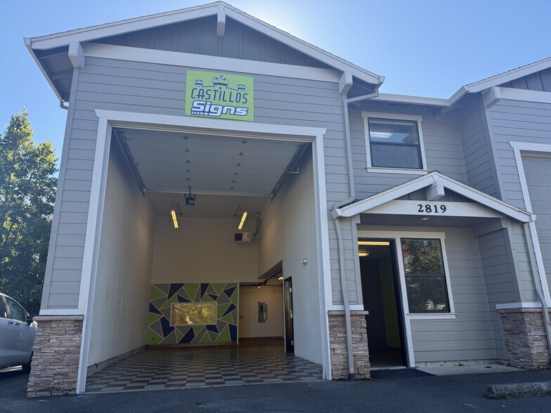 More Photos Of 2819-2827 SE 75th Ave, Hillsboro Light Distribution For Lease