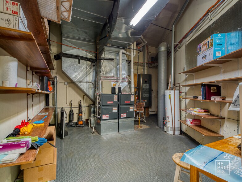 More Photos Of 1870 S Blue Island Ave, Chicago Office For Sale