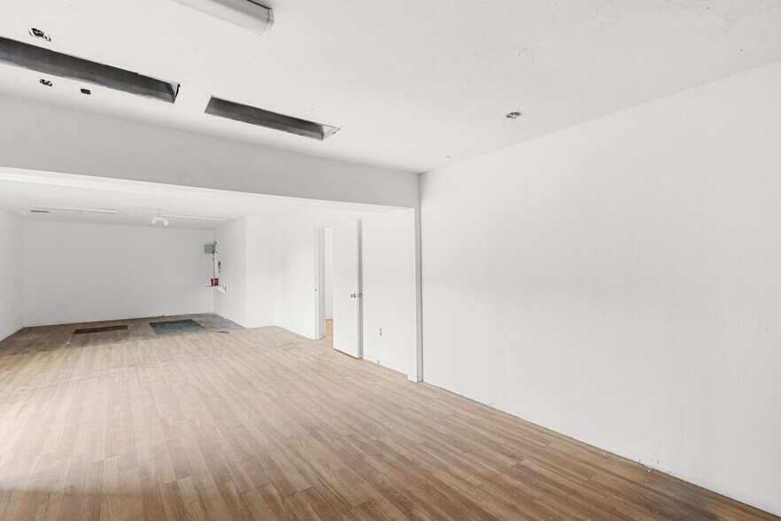 More Photos Of 4490 N Black Canyon Fwy, Phoenix Office For Lease