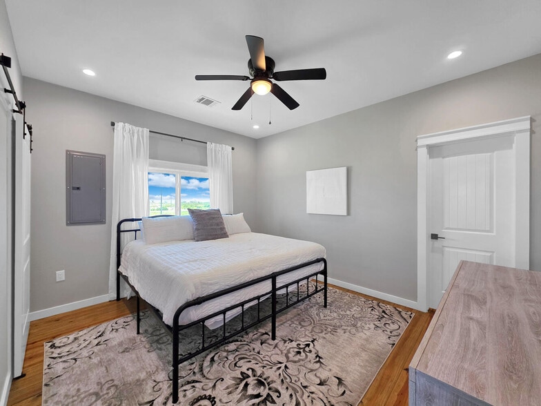 More Photos Of 1021 Sunset Cir, Crystal Beach Specialty For Sale