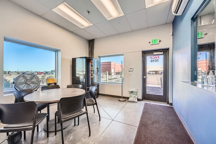 More Photos Of 7019 S Jordan Rd, Centennial Warehouse For Lease