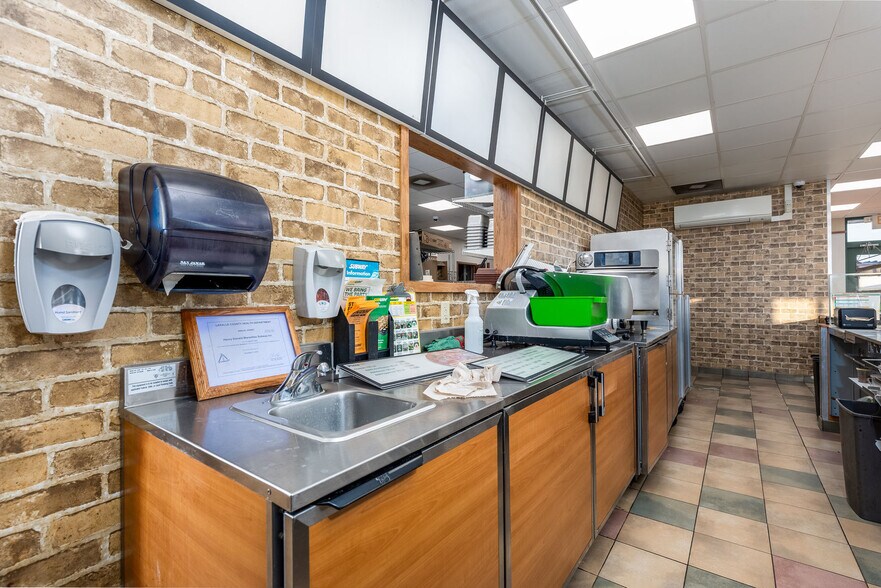More Photos Of 237 Commercial St, Marseilles Fast Food For Sale