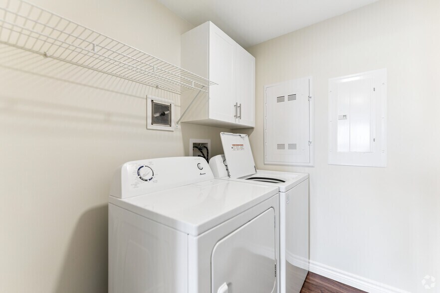 More Photos Of 550 Park Av W, Chatham Apartments For Sale
