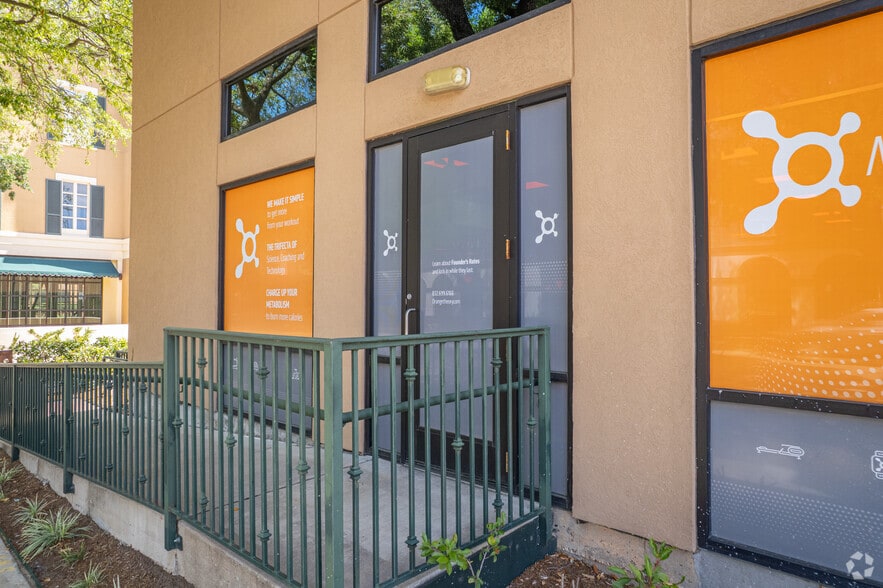 More Photos Of 3415 Louisiana St, Houston Storefront For Lease