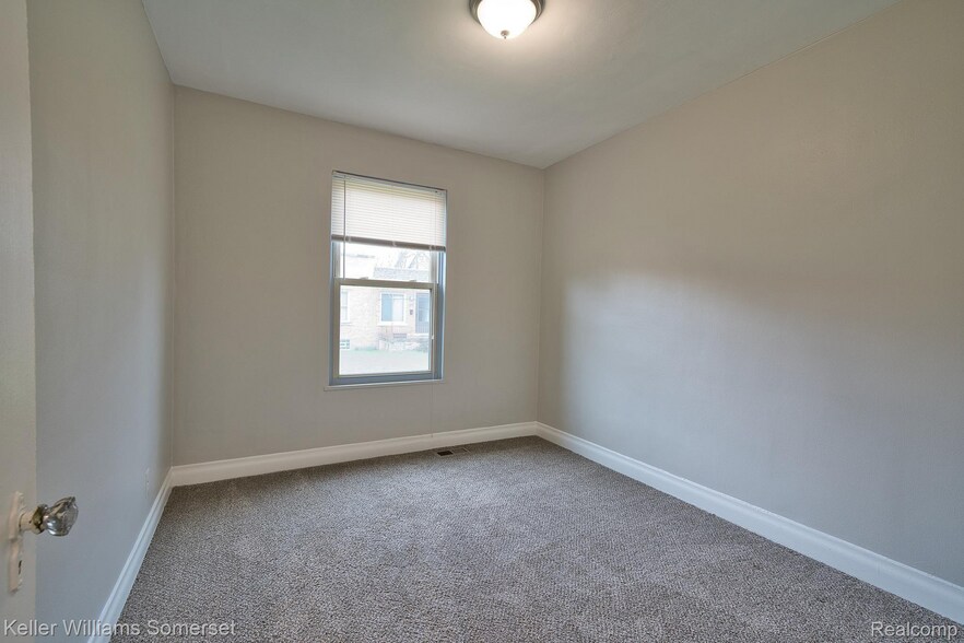 More Photos Of 51 Spokane Dr, Pontiac Apartments For Sale