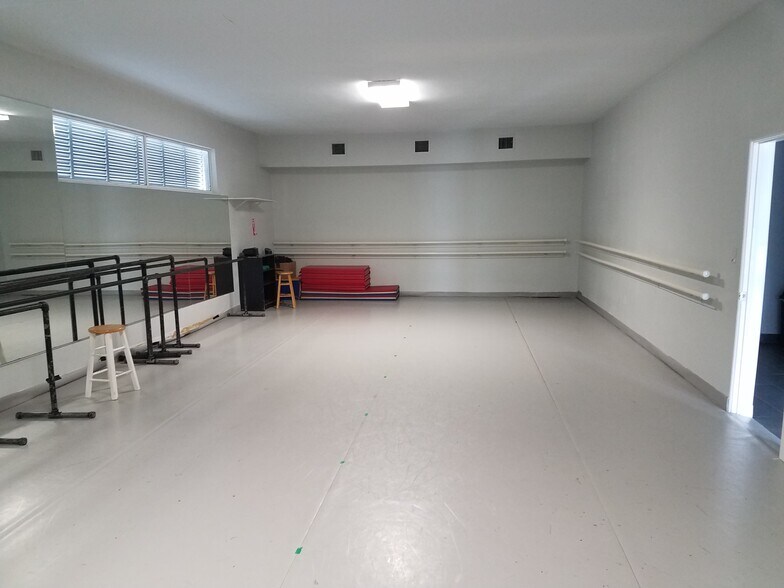 More Photos Of 924 N Dixie Hwy, Lake Worth Storefront Retail Residential For Lease