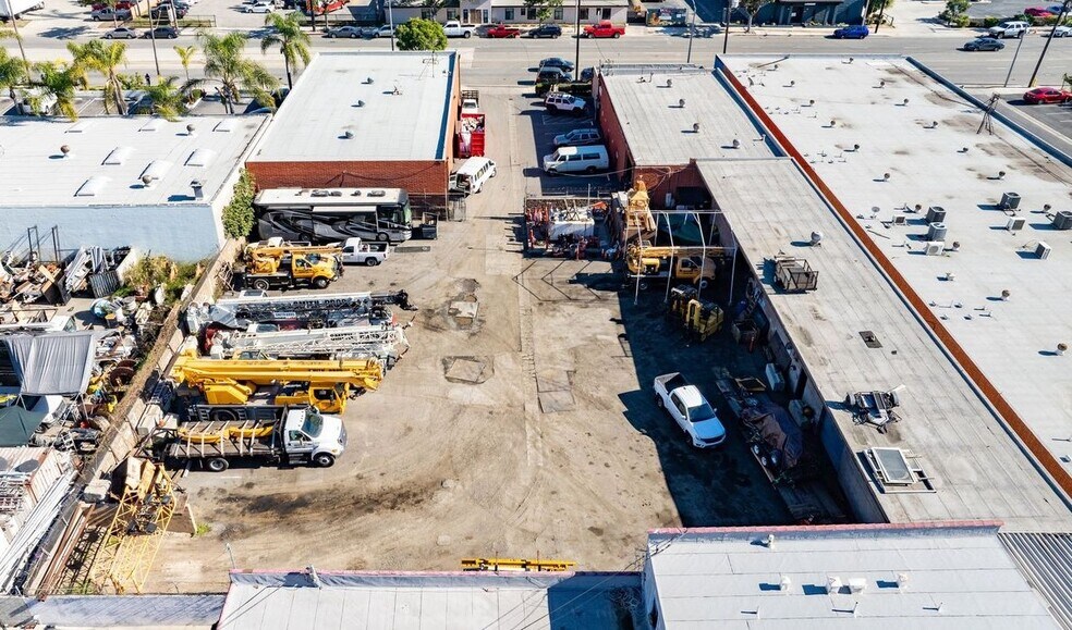 More Photos Of 16531-16539 S Broadway St, Gardena Warehouse For Sale