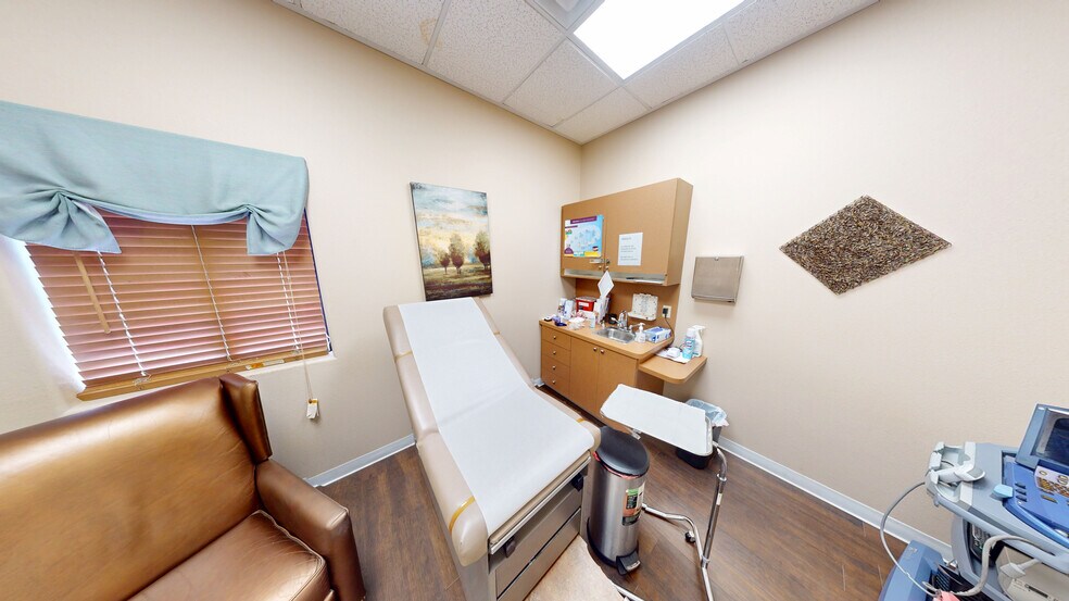 More Photos Of 2633 W Horizon Ridge Pky, Henderson Medical For Lease