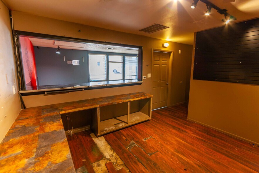 More Photos Of 1710 W Eisenhower Blvd, Loveland Storefront Retail Office For Lease