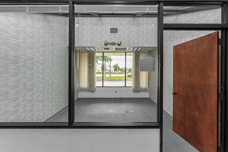 More Photos Of 201 S Nova Rd, Ormond Beach Bank For Lease