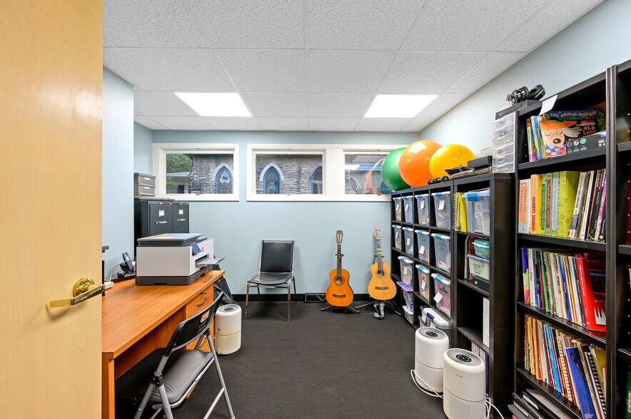 More Photos Of 71 E Hollister St, Cincinnati Medical For Lease