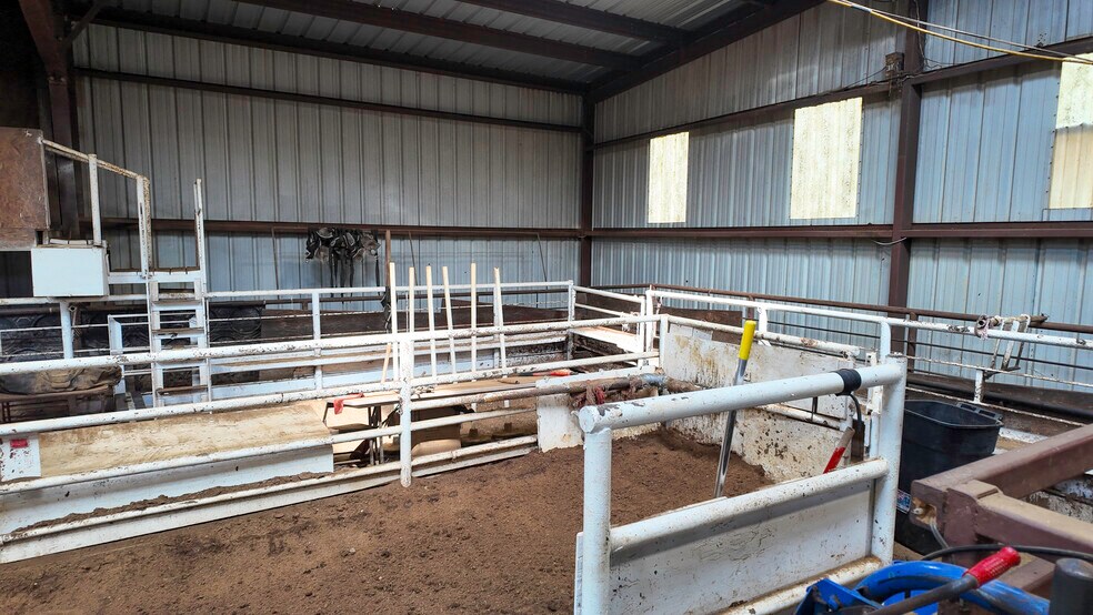 More Photos Of 99 Stacks Dr, Damascus Horse Stables For Sale