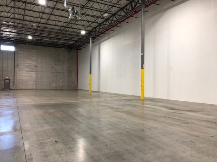 More Photos Of 700 N Rohlwing Rd, Itasca Warehouse For Lease