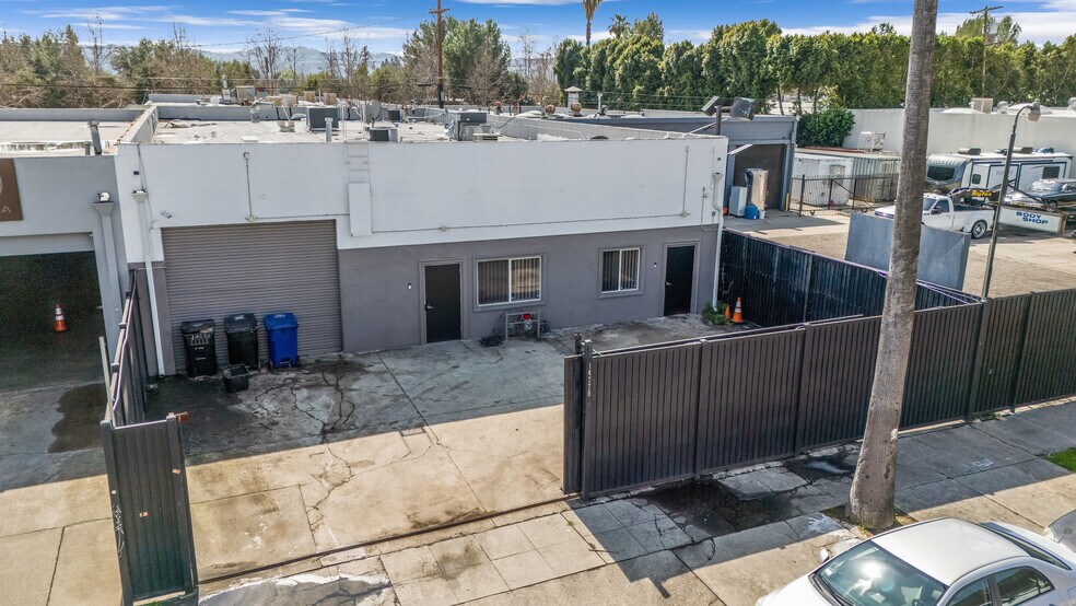 More Photos Of 14768 Calvert St, Van Nuys Warehouse For Sale