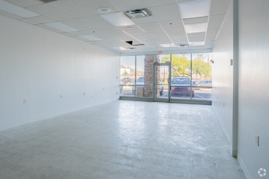 More Photos Of 9620 N Metro Pky W, Phoenix General Retail For Sale