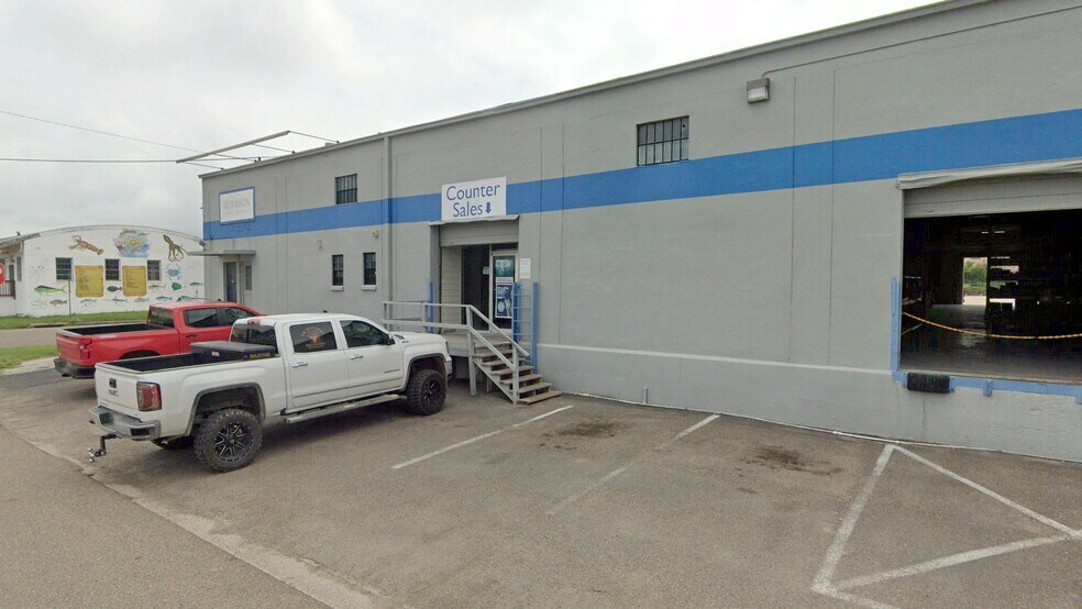 More Photos Of 1002 W Jackson Ave, Harlingen Warehouse For Sale