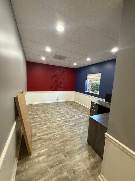 More Photos Of 70-78 Westpark Rd, Dayton Flex For Lease