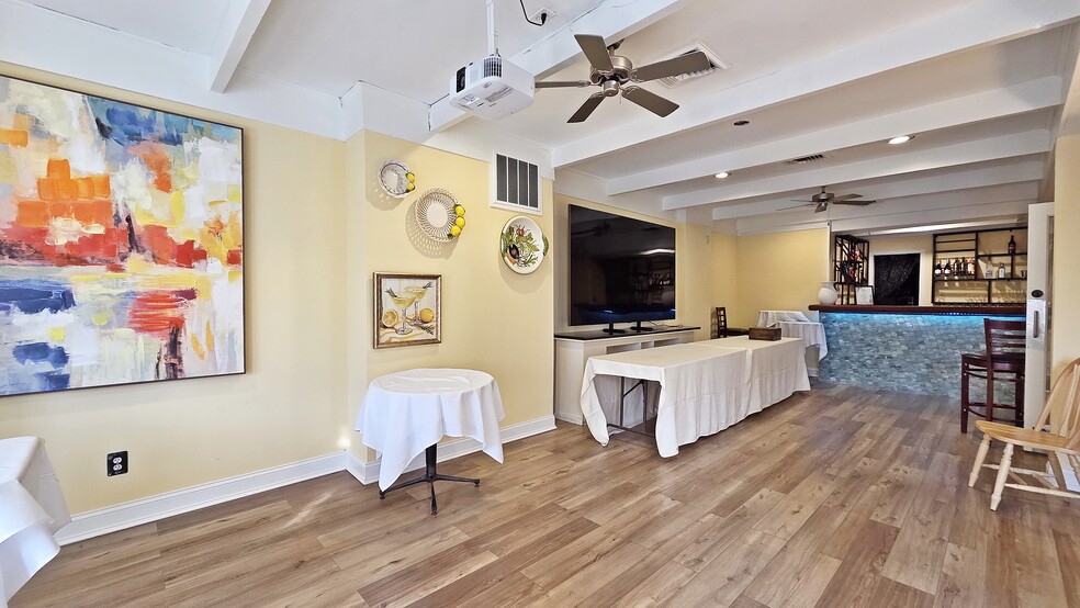 More Photos Of 305 S Washington St, Alexandria Restaurant For Lease