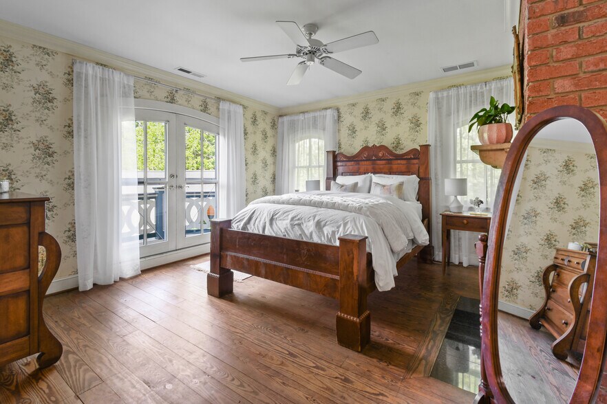 More Photos Of 204 Lawson St, Hot Springs Hotel For Sale