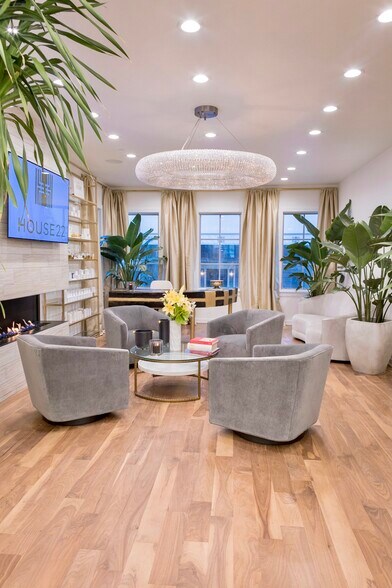 More Photos Of 22 E Elm St, Chicago Storefront Retail Office For Sale